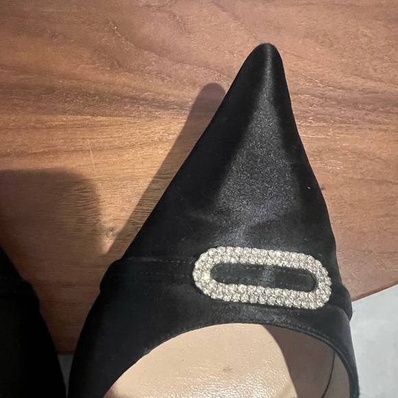 Size 38 satin D’orsay Manolo Blahnik pumps - Picture 4 of 5
